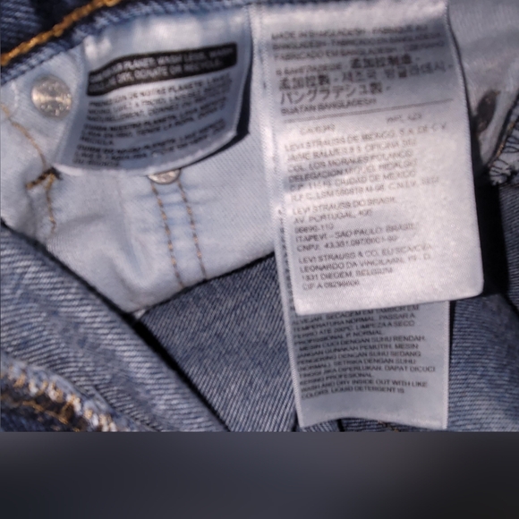 Levi's Blue Relaxed Fit Jeans with Subtle Fading - Picture 4 of 4